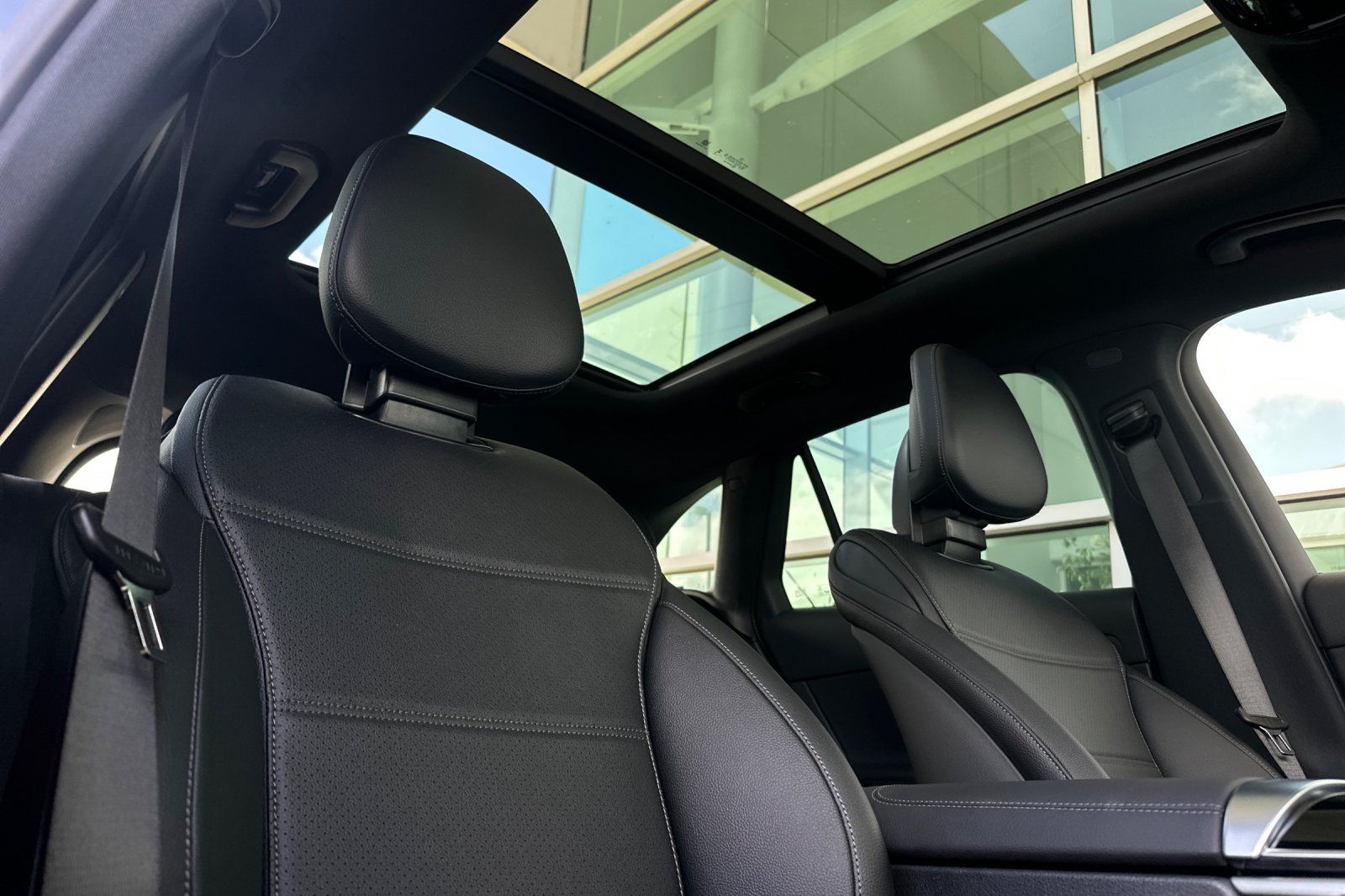 2026 Mercedes Benz GLC 300 photo 3