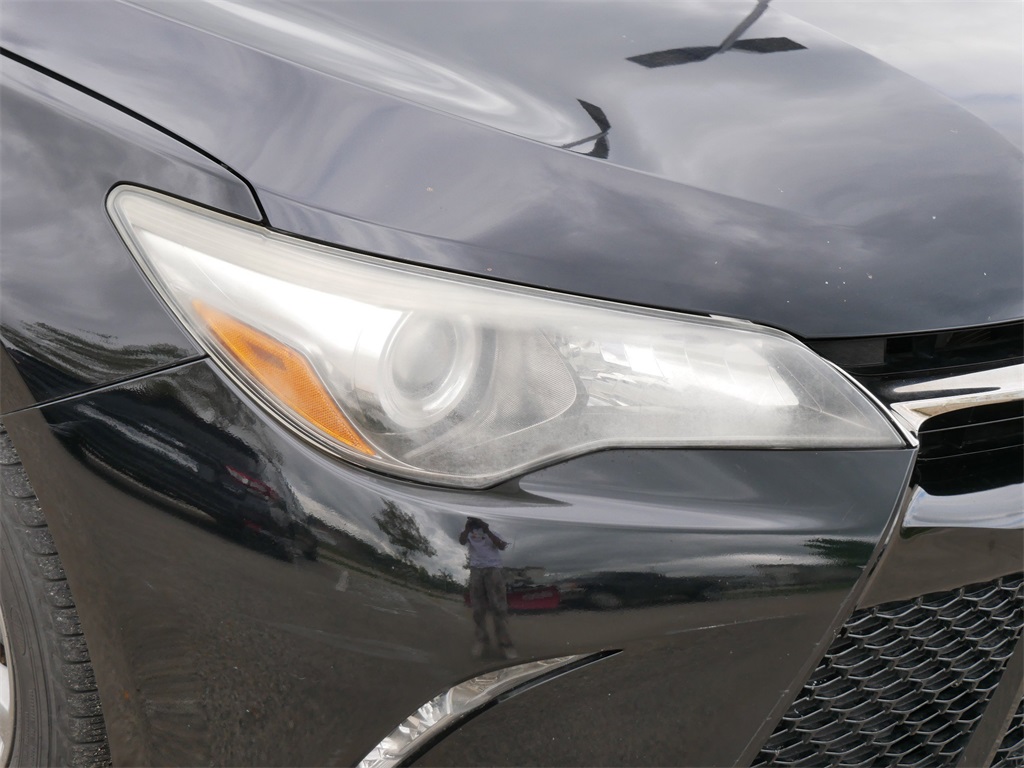 2016 Toyota Camry SE photo 10