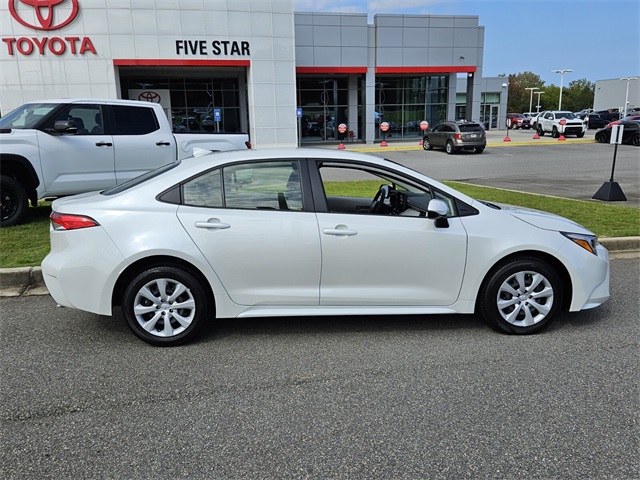 2025 Toyota Corolla Hybrid LE photo 12