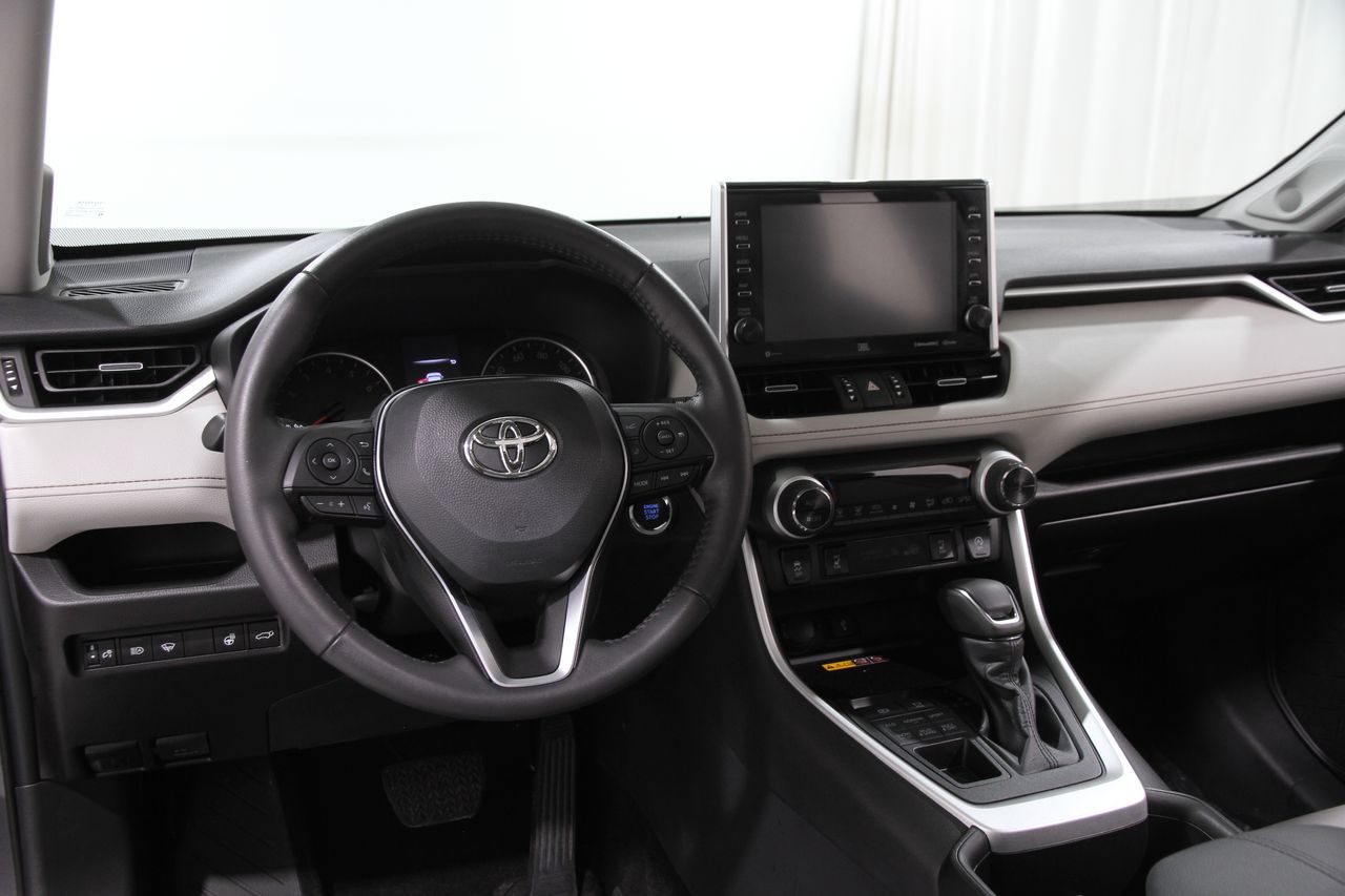 2022 Toyota RAV4 XLE Premium photo 6