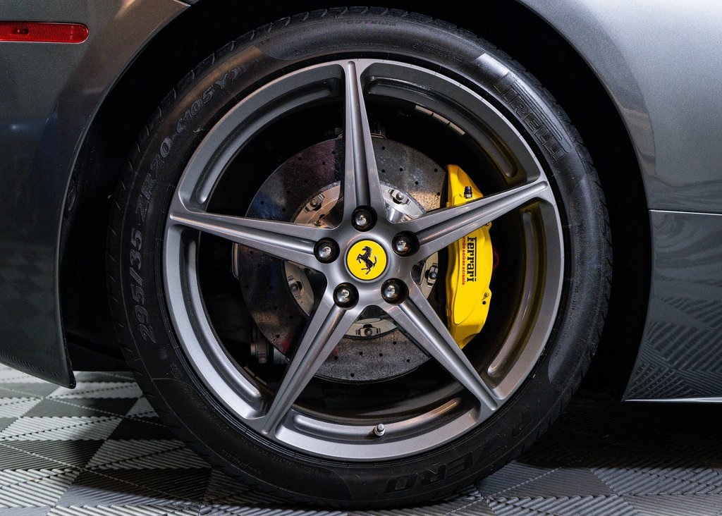 2014 Ferrari 458 Spider Base photo 10