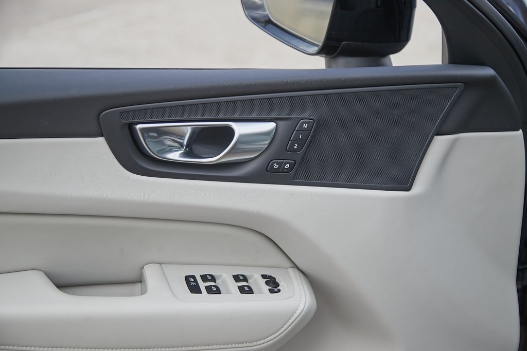 2025 VOLVO XC60 - Image 10