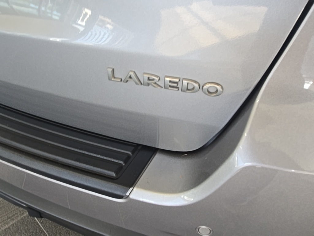 2019 Jeep Grand Cherokee Laredo E photo 9