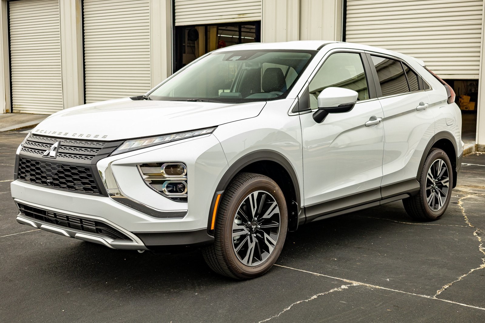 2025 Mitsubishi Eclipse Cross SE's photo