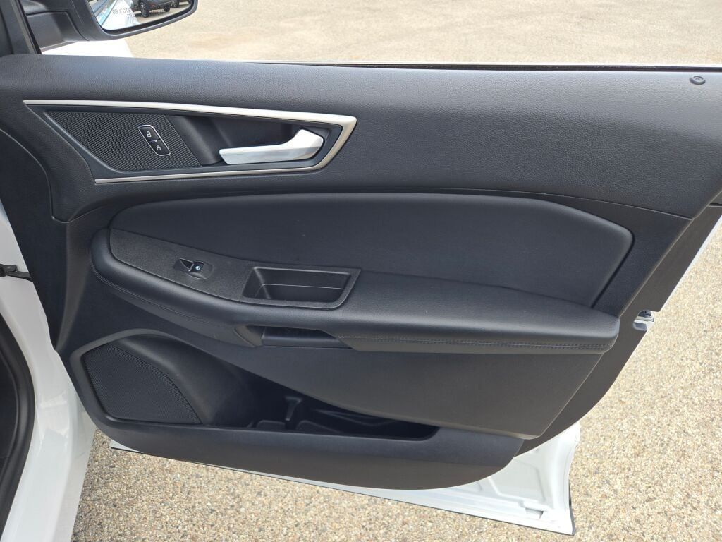 2024 Ford Edge SEL photo 5