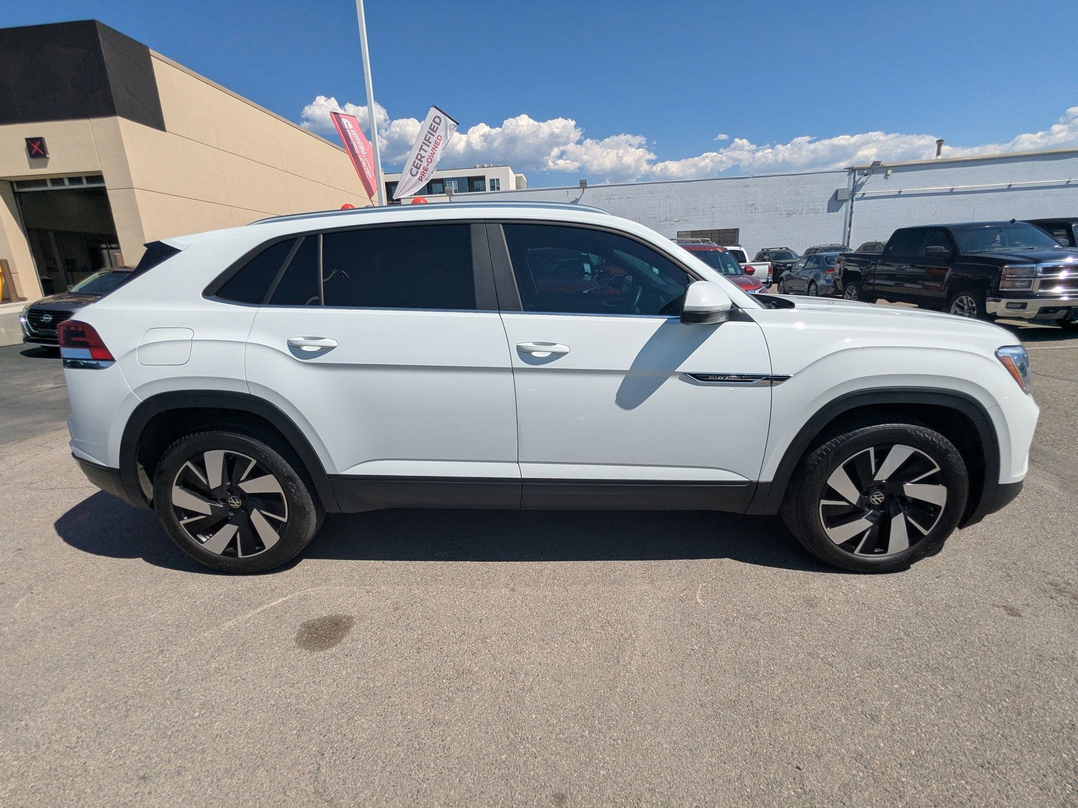 2024 Volkswagen Atlas Cross Sport SE Technology photo 2