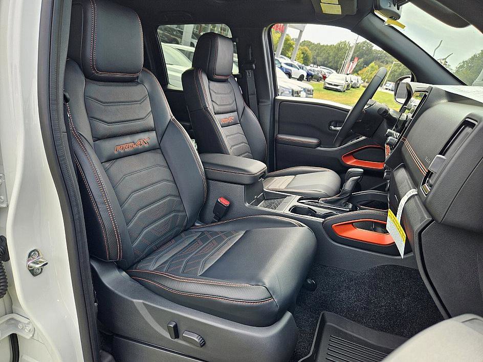 2025 Nissan Frontier Crew Cab PRO-4X photo 13