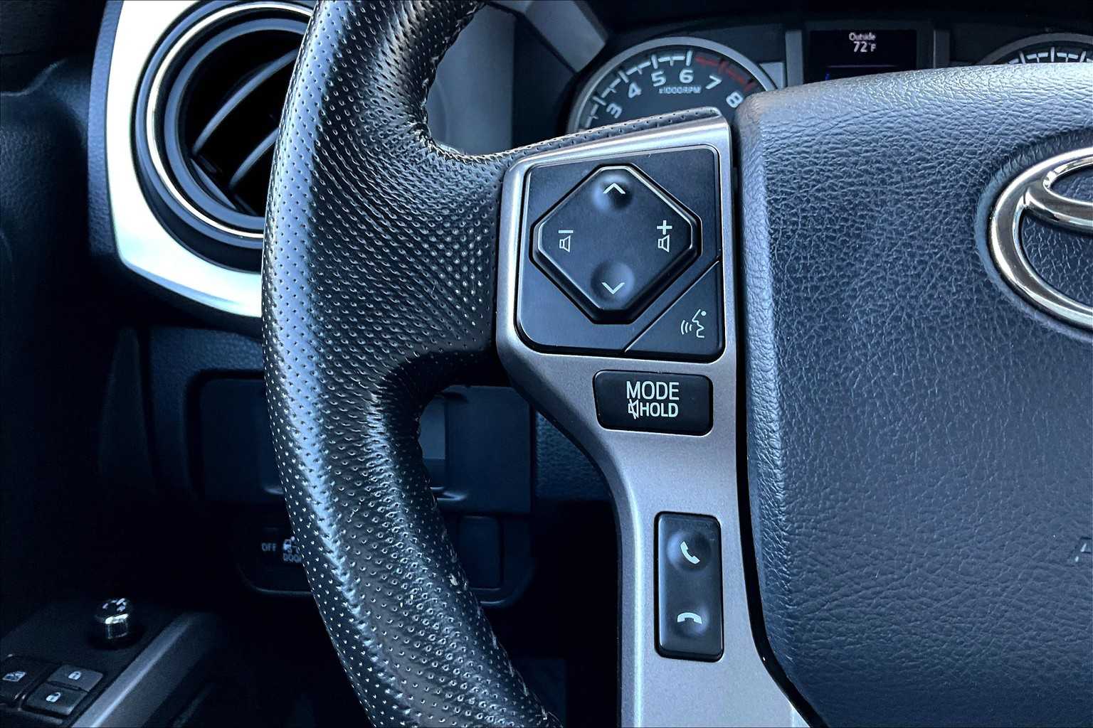 2016 Toyota Tacoma SR5 photo 23