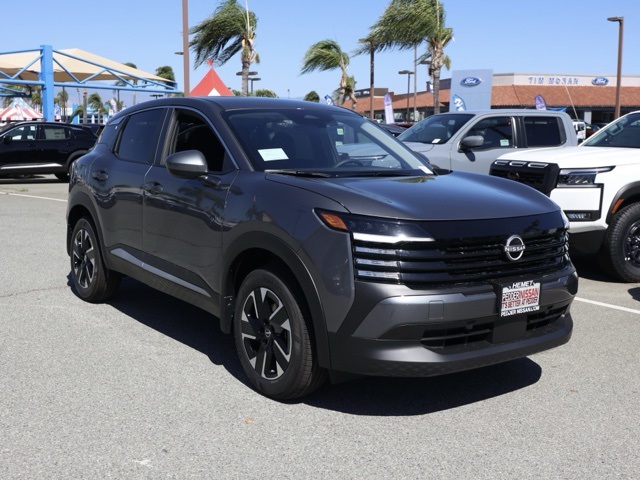 2025 Nissan Kicks SV photo 2