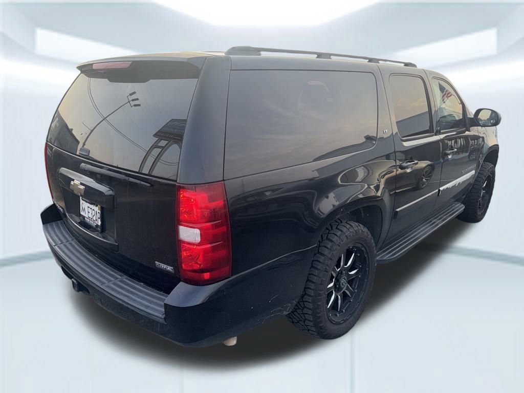 2007 Chevrolet Suburban 1500 LT photo 3