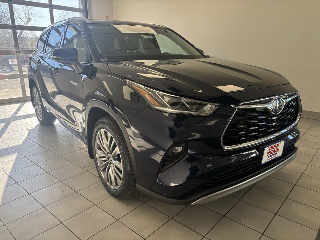 2021 Toyota Highlander Hybrid Platinum photo 2