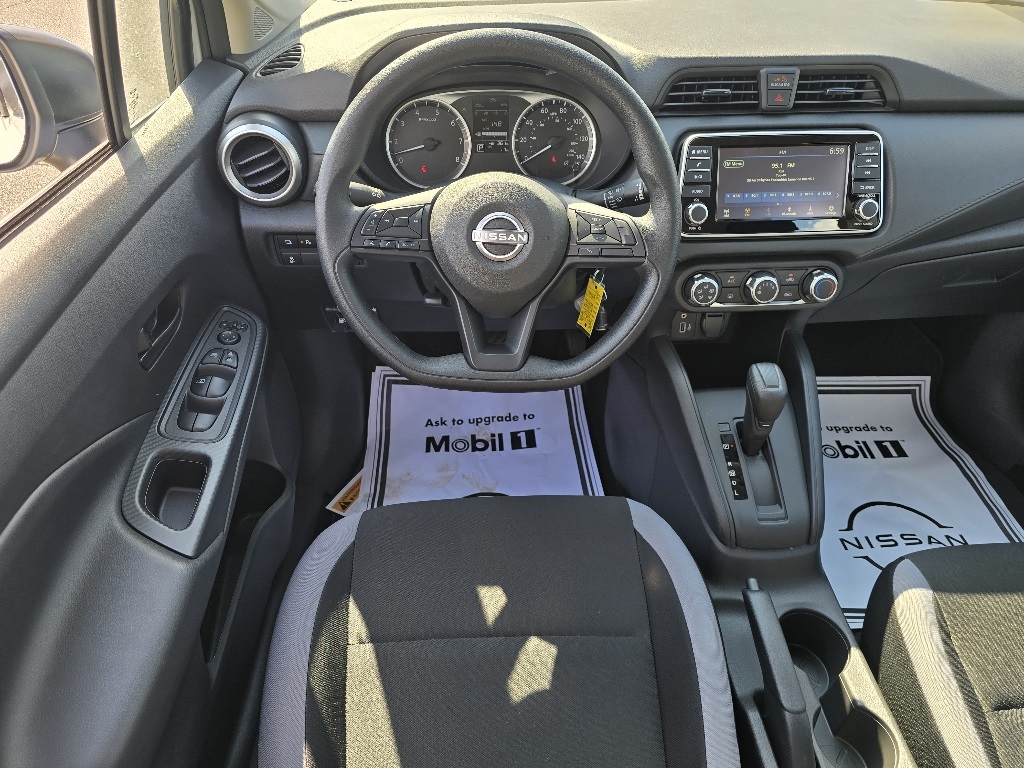2025 Nissan Versa 1.6 S photo 3