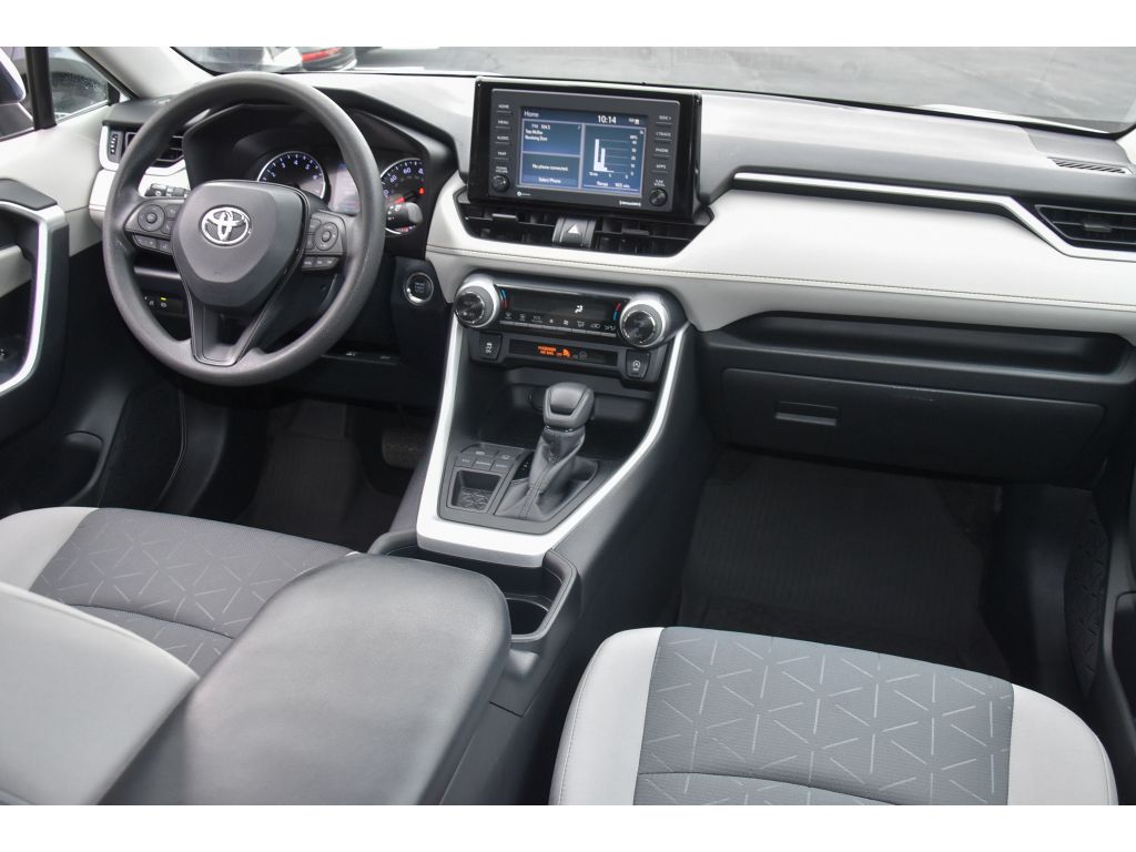 2020 Toyota RAV4 XLE photo 17