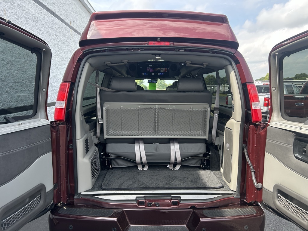 2025 Gmc Savana photo 3