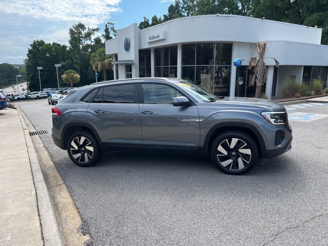 2024 Volkswagen Atlas Cross Sport SE Technology photo 2