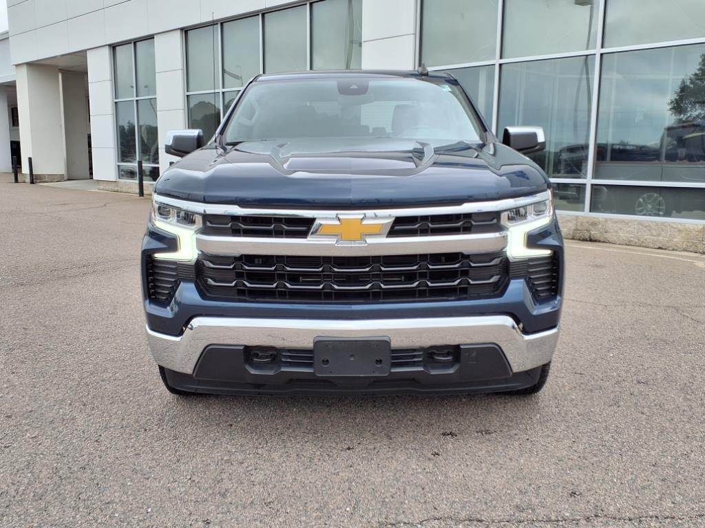 2023 Chevrolet Silverado 1500 LT photo 2