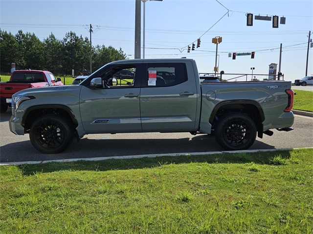 2025 Toyota Tundra Platinum CrewMax photo 4