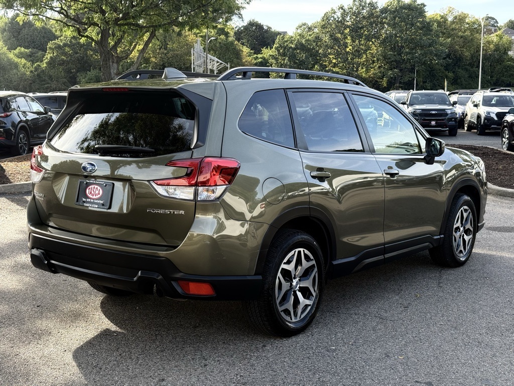 2022 Subaru Forester Premium photo 3