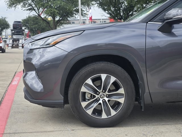 2024 Toyota Highlander XLE photo 2