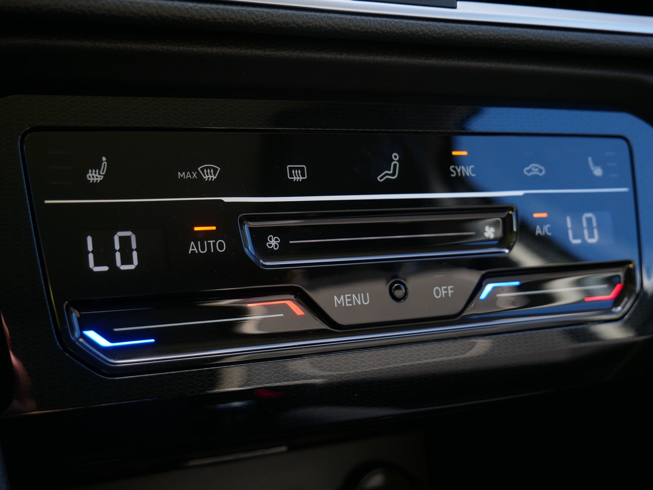 2025 Volkswagen Taos SE photo 9