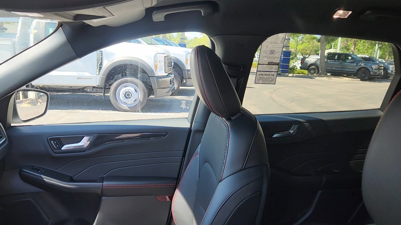 2025 Ford Escape ST-Line photo 14