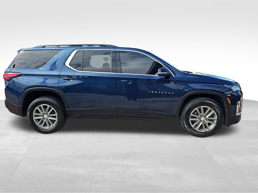 2023 Chevrolet Traverse Cloth photo 2