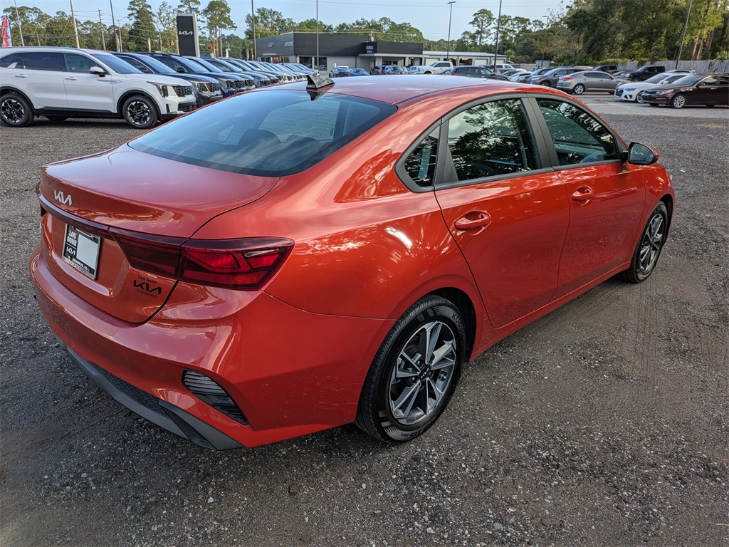 2023 Kia Forte LXS photo 3