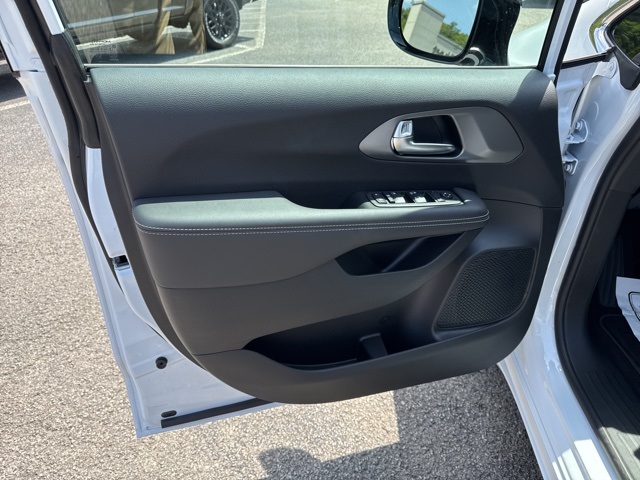 2025 Chrysler Voyager LX photo 13