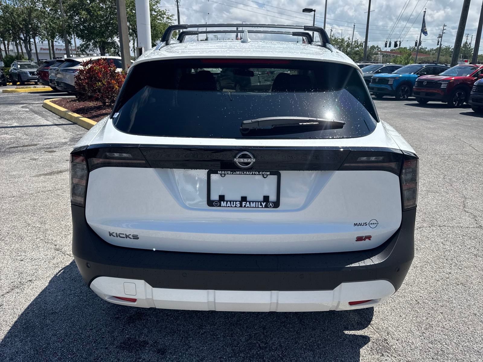 2025 Nissan Kicks SR photo 3