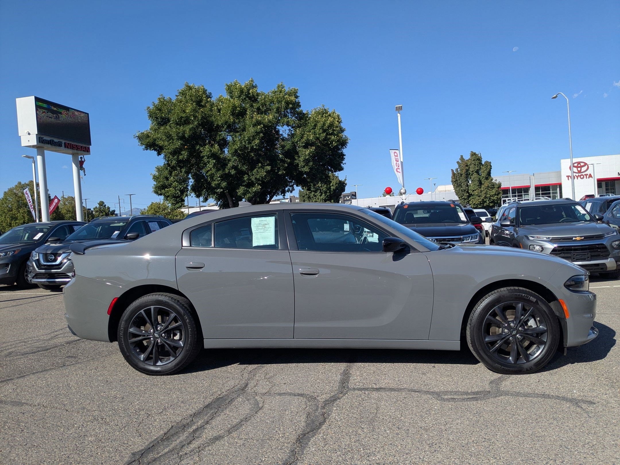 2023 Dodge Charger SXT AWD photo 2