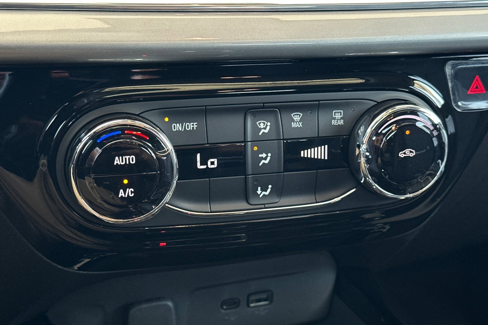 2025 Chevrolet Trax LT photo 20