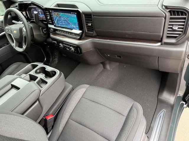 2026 Chevrolet Silverado photo 16