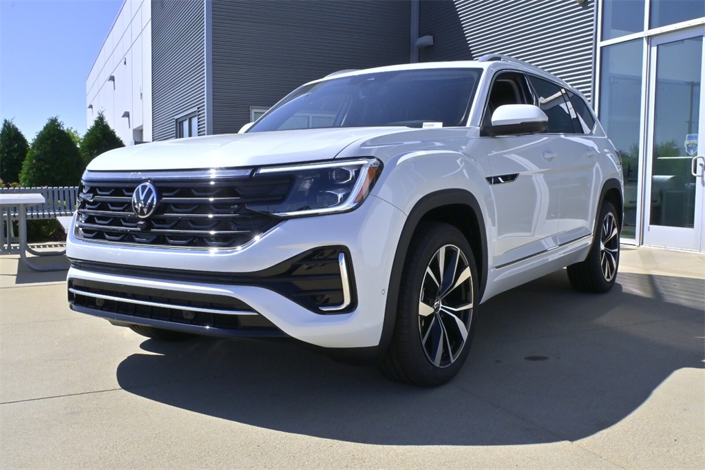 2026 Volkswagen Atlas SEL Premium R-Line photo 5