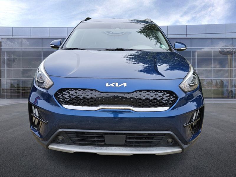 2022 Kia Niro Touring photo 2