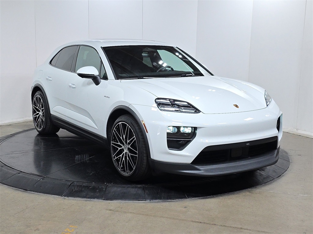 2025 Porsche Macan Electric photo 3