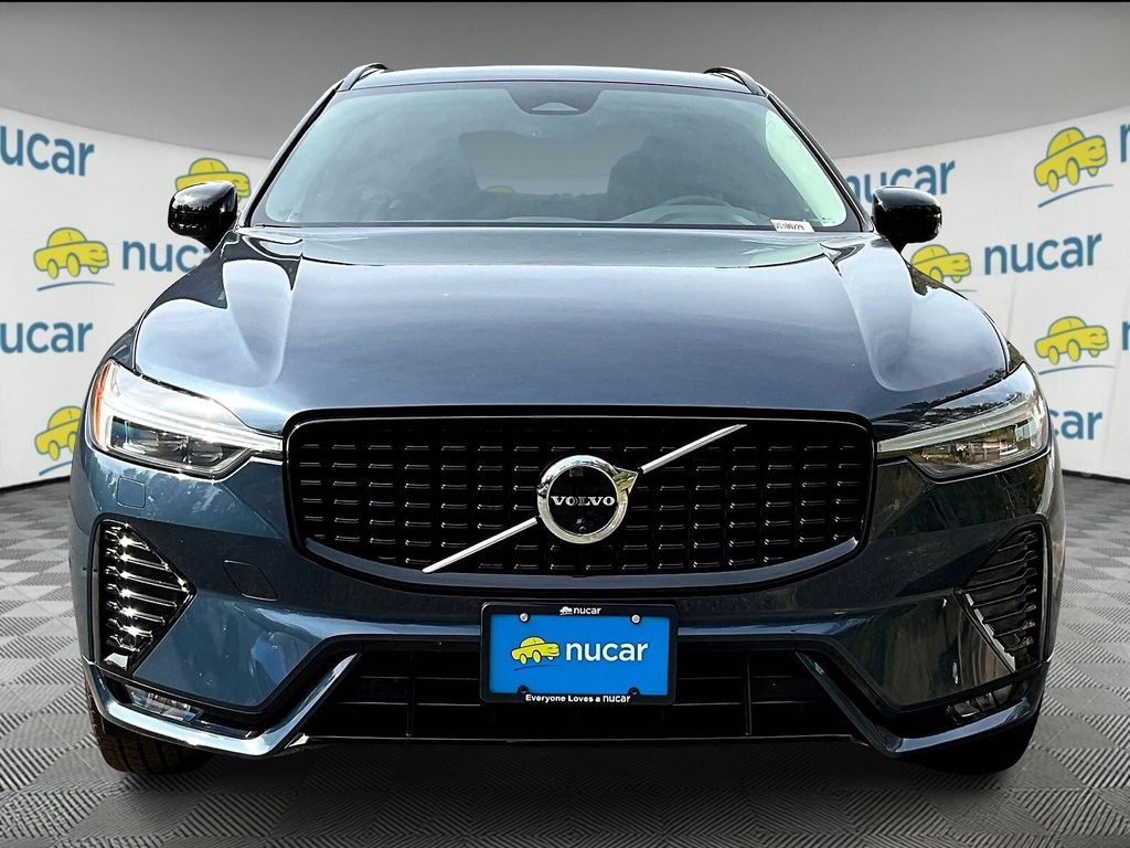 2025 Volvo XC60 B5 Plus photo 2