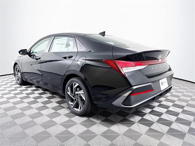 2025 Hyundai Elantra SEL Sport photo 3