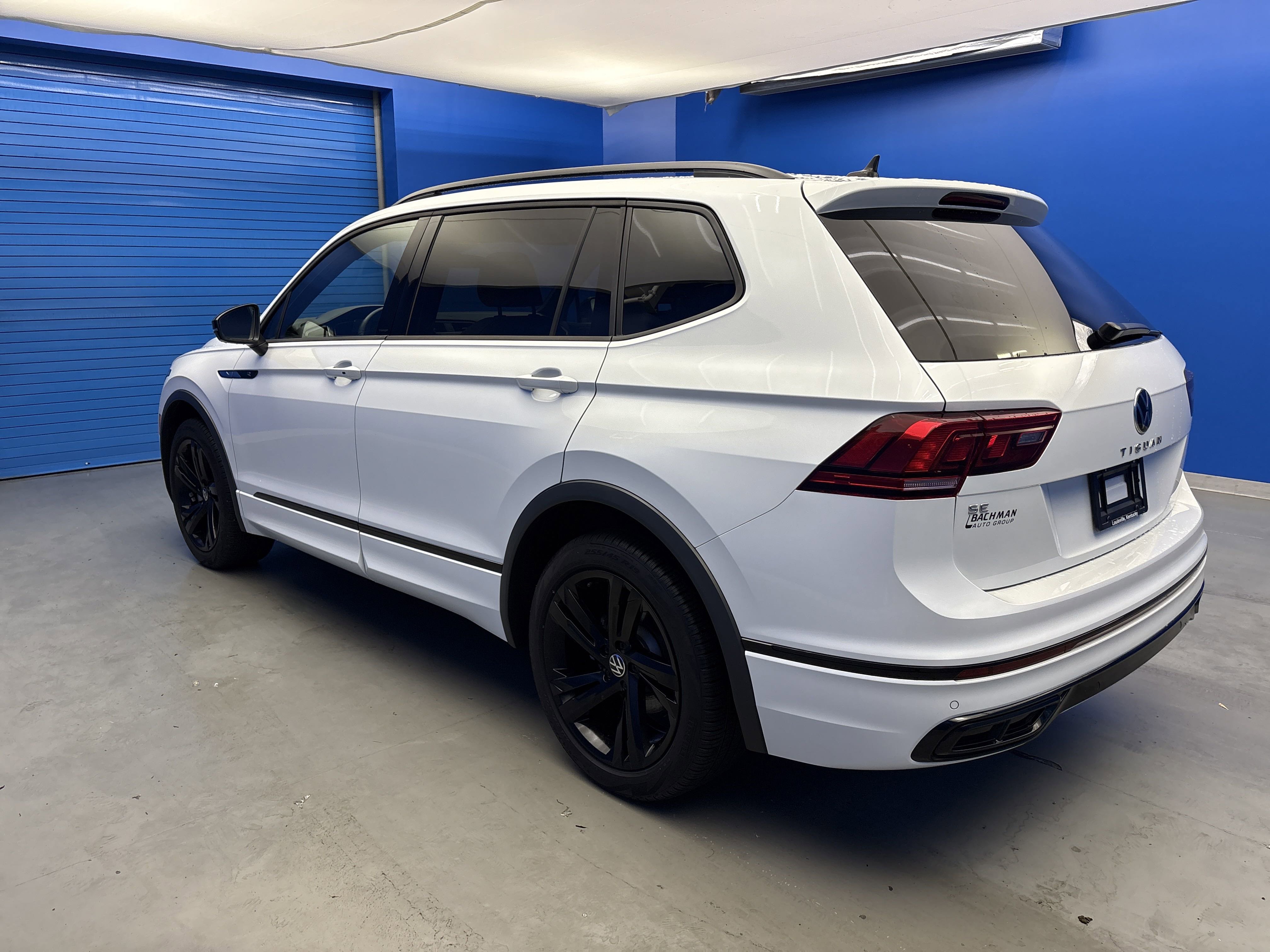 2024 Volkswagen Tiguan SE R-Line Black photo 3
