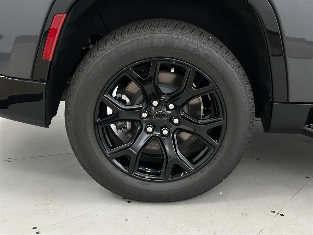 2025 Jeep Wagoneer Series II Carbide photo 34