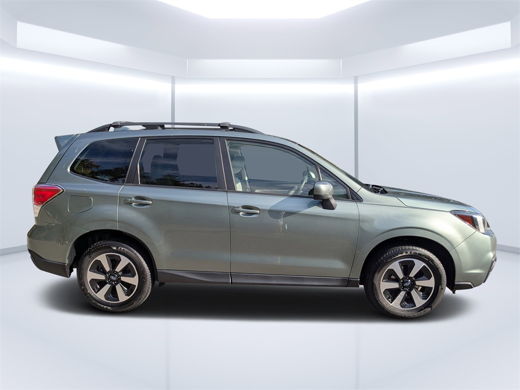 2018 Subaru Forester 2.5i Premium photo 2