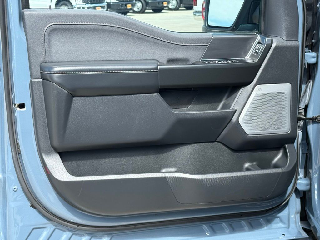 2023 Ford F-150 Raptor photo 18