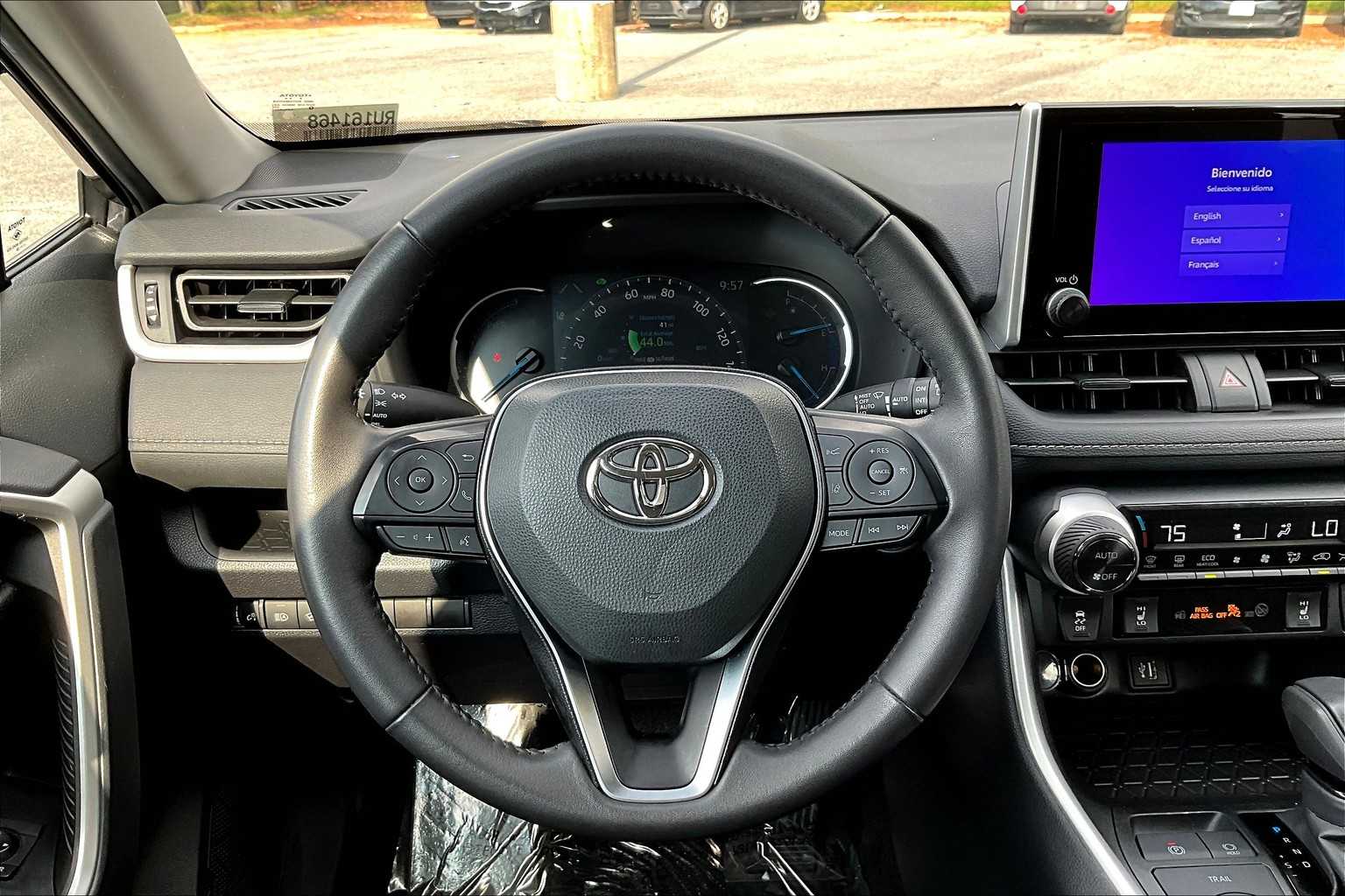 2024 Toyota RAV4 Hybrid XLE photo 5