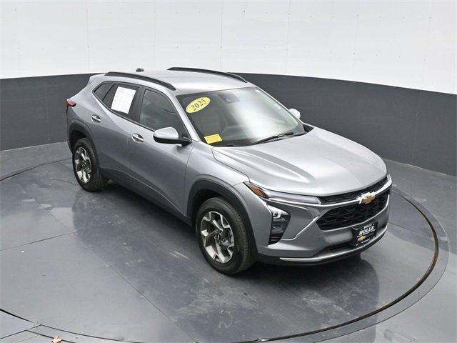2025 Chevrolet Trax LT's photo