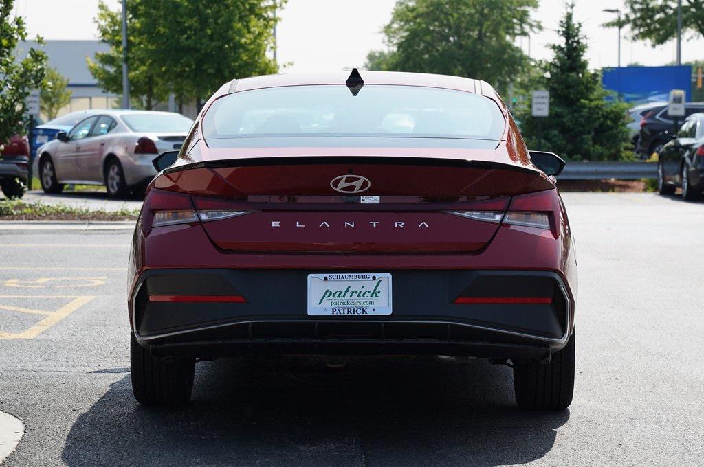 2025 Hyundai Elantra SEL Sport photo 5