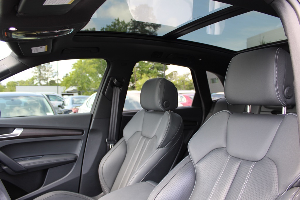 2024 Audi Q5 S line Prestige 55 TFSI Premium photo 3