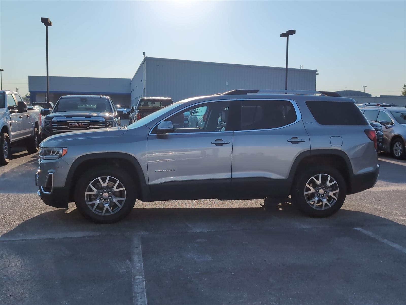 2023 Gmc Acadia SLT photo 2