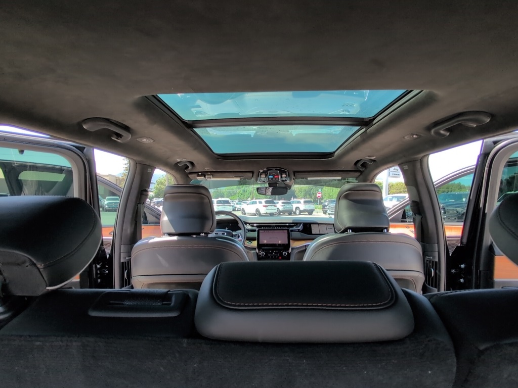 2022 Jeep Grand Cherokee Summit Reserve photo 26