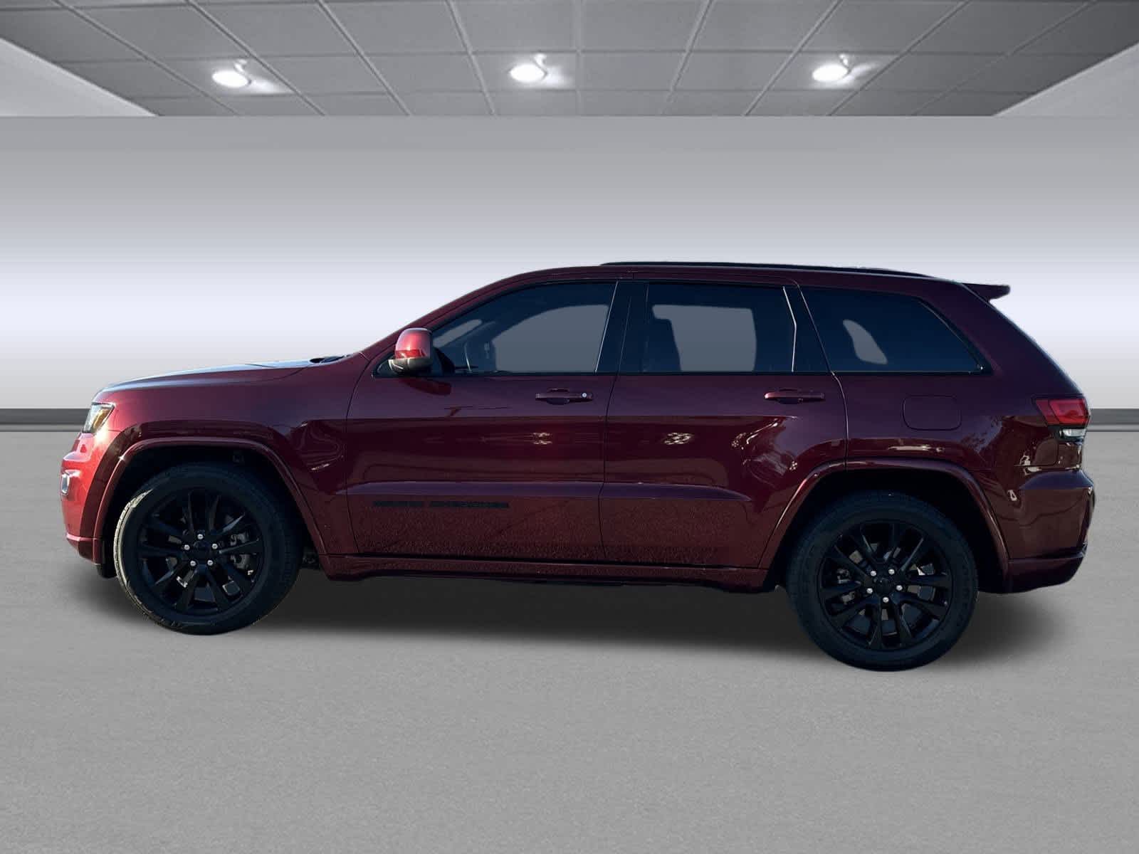 2021 Jeep Grand Cherokee Laredo X photo 3