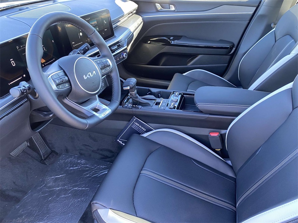 2025 Kia K5 GT-Line photo 11