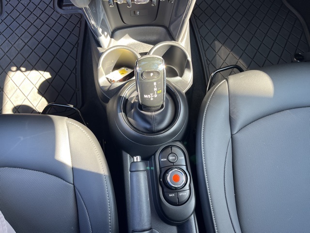 2021 Mini Cooper 2 Door Hardtop Oxford Edition photo 16